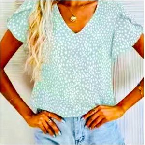 Women’s Top XL Green Petals Print Blouse Short Sleeves Light Fabric Plus Size